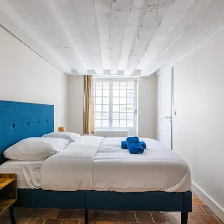 Au Coeur De Ile Saint-louis Free Netflix Apartment